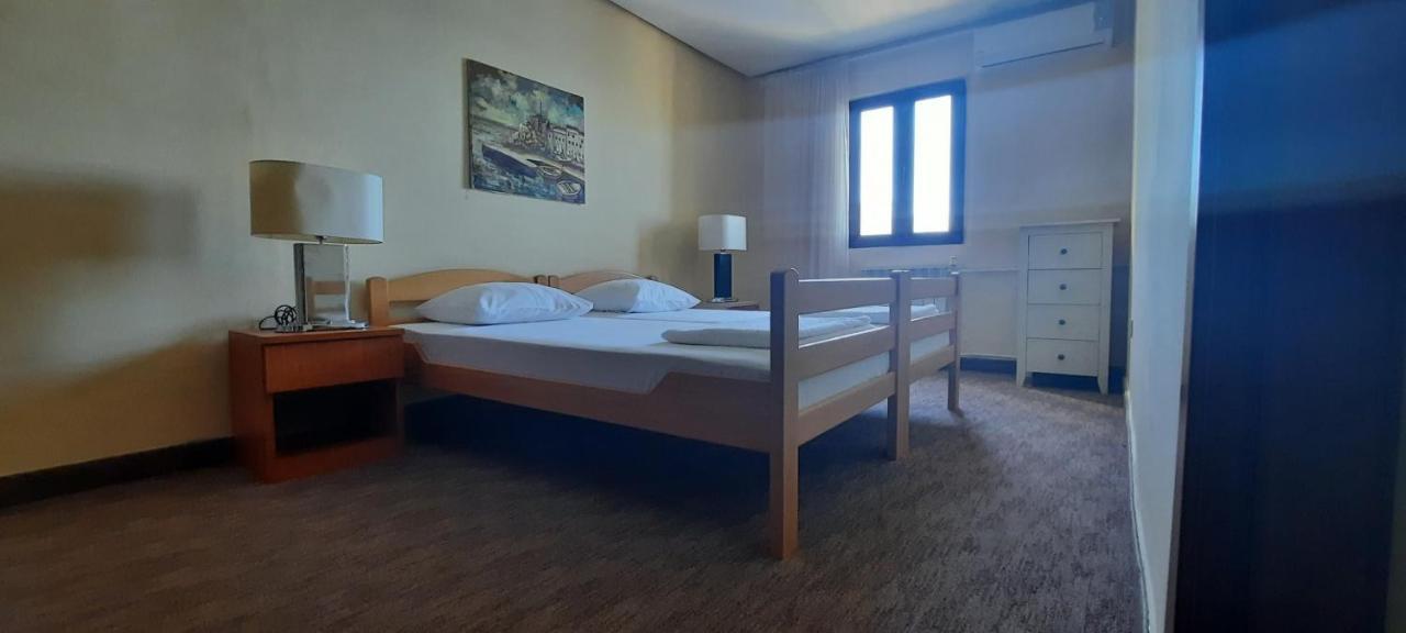 Ambassador Apartments Petrovac エクステリア 写真