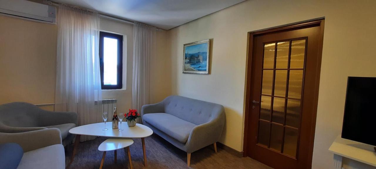 Ambassador Apartments Petrovac エクステリア 写真
