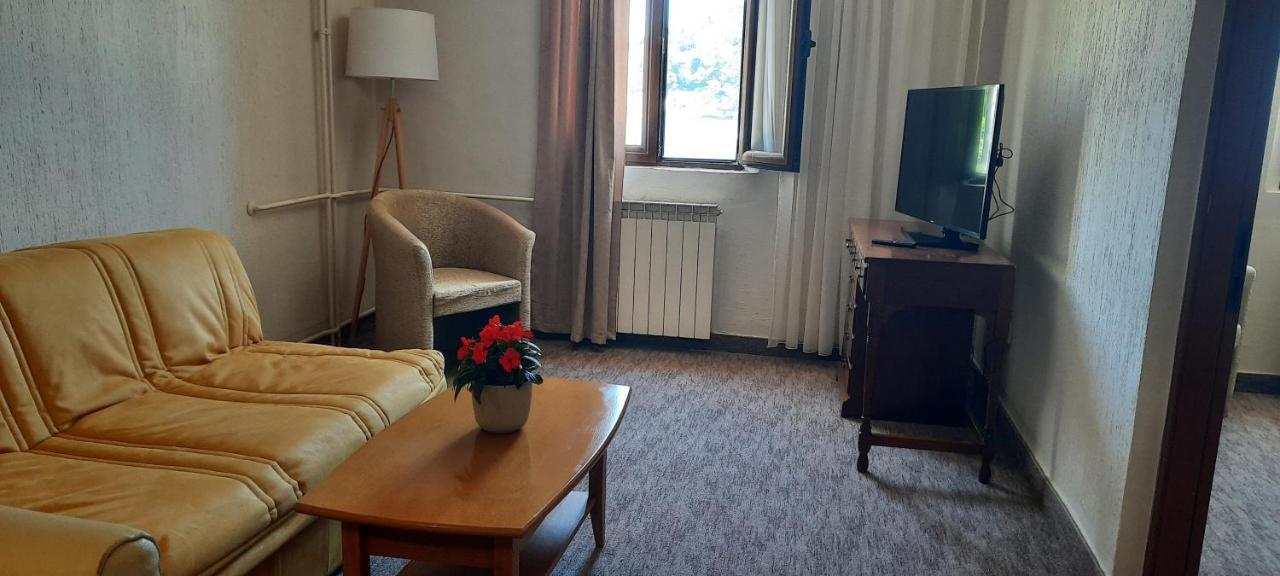Ambassador Apartments Petrovac エクステリア 写真