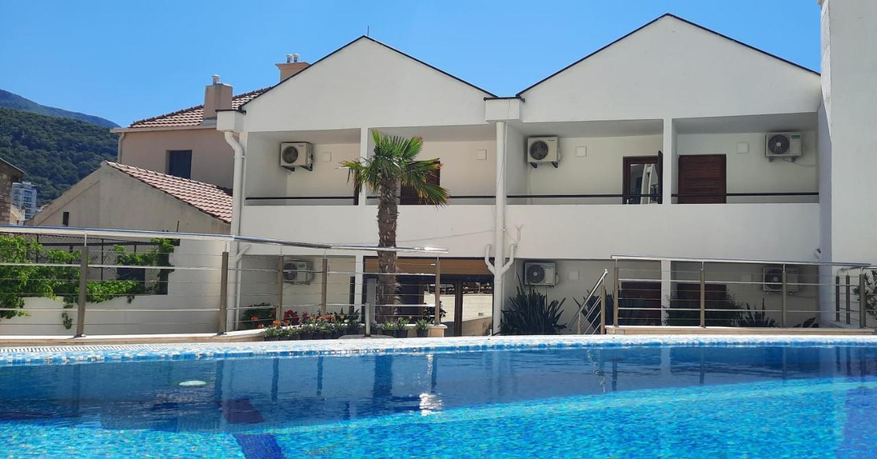 Ambassador Apartments Petrovac エクステリア 写真