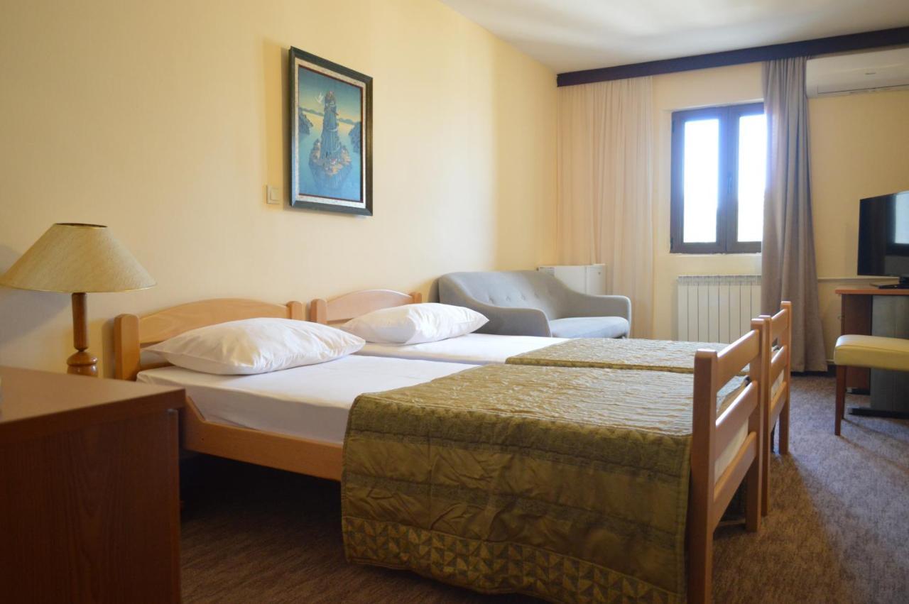 Ambassador Apartments Petrovac エクステリア 写真