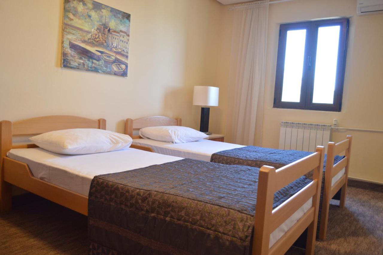 Ambassador Apartments Petrovac エクステリア 写真
