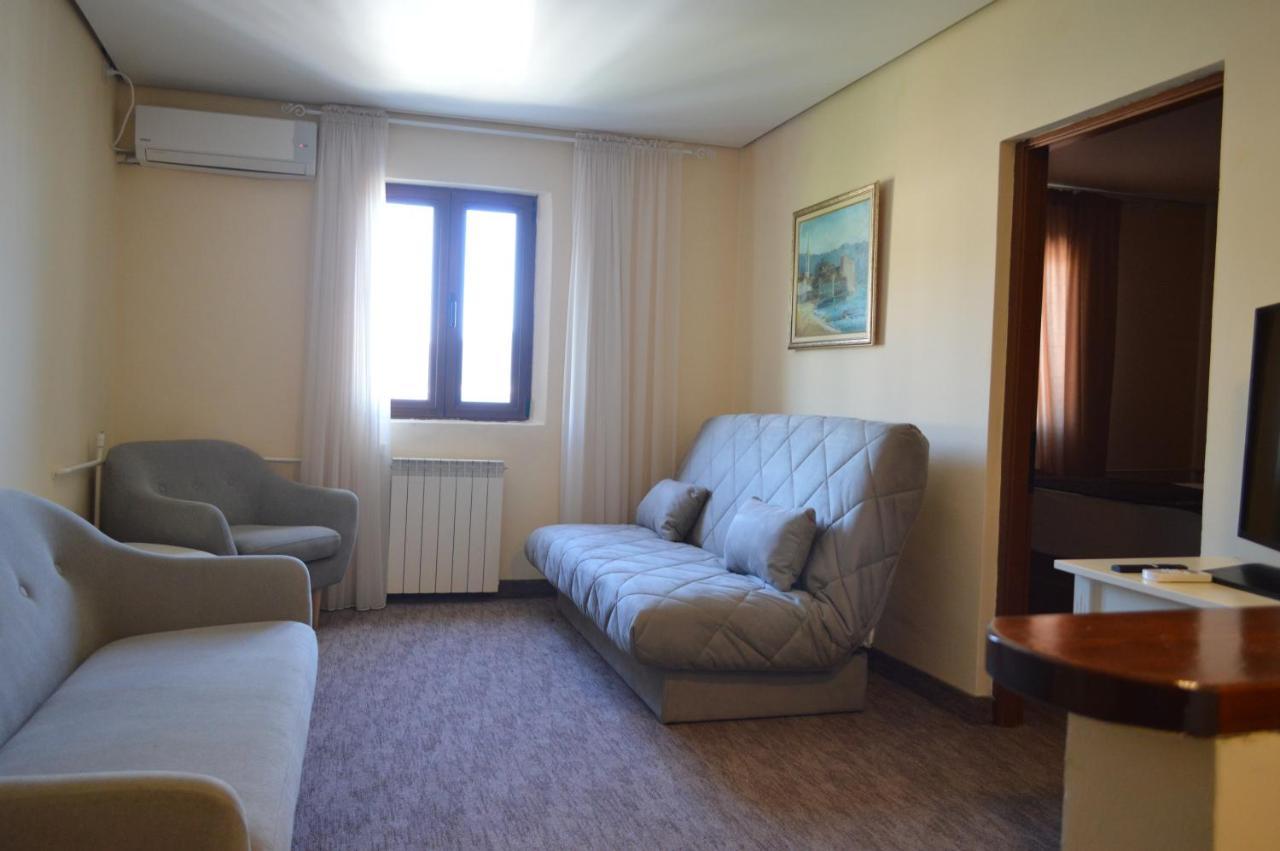 Ambassador Apartments Petrovac エクステリア 写真
