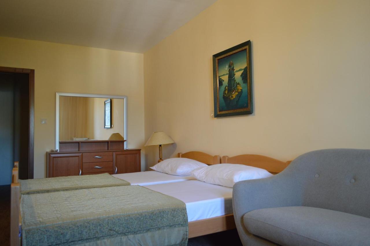 Ambassador Apartments Petrovac エクステリア 写真